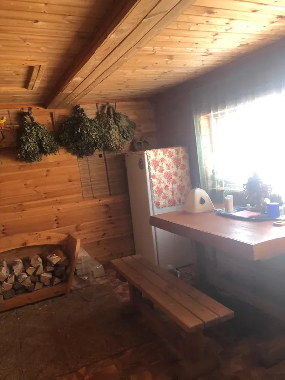 Домик на озере в глуши