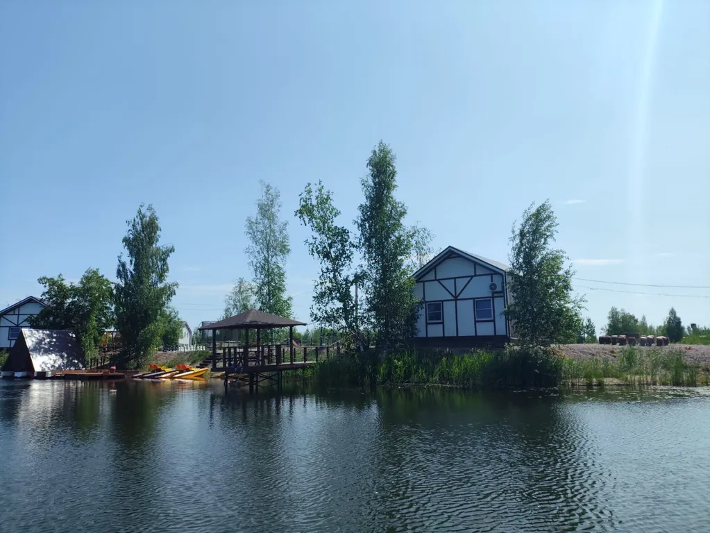 Дом отдыха на берегу озера