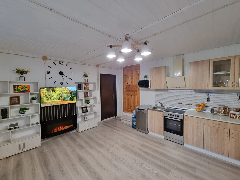 Коттедж Уютный загородный дом с большой гостиной — Стеклянный