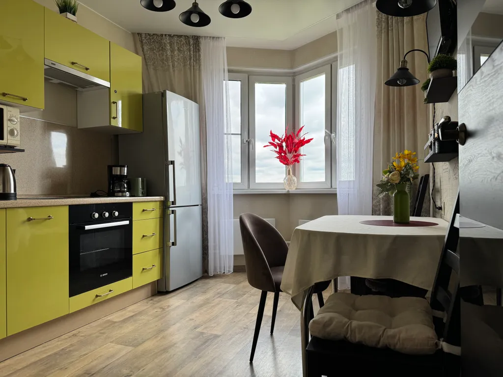 Семейная ретро квартира с видом на лес