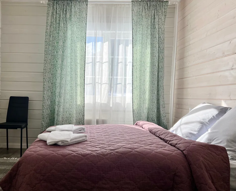 Дом N3 с сауной и камином  на берегу озера Лунное