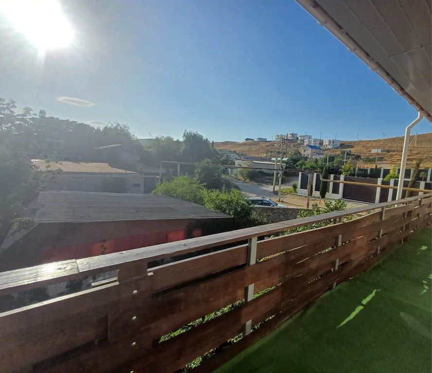 Трехместная уютная комната с балконом и видом на вулкан