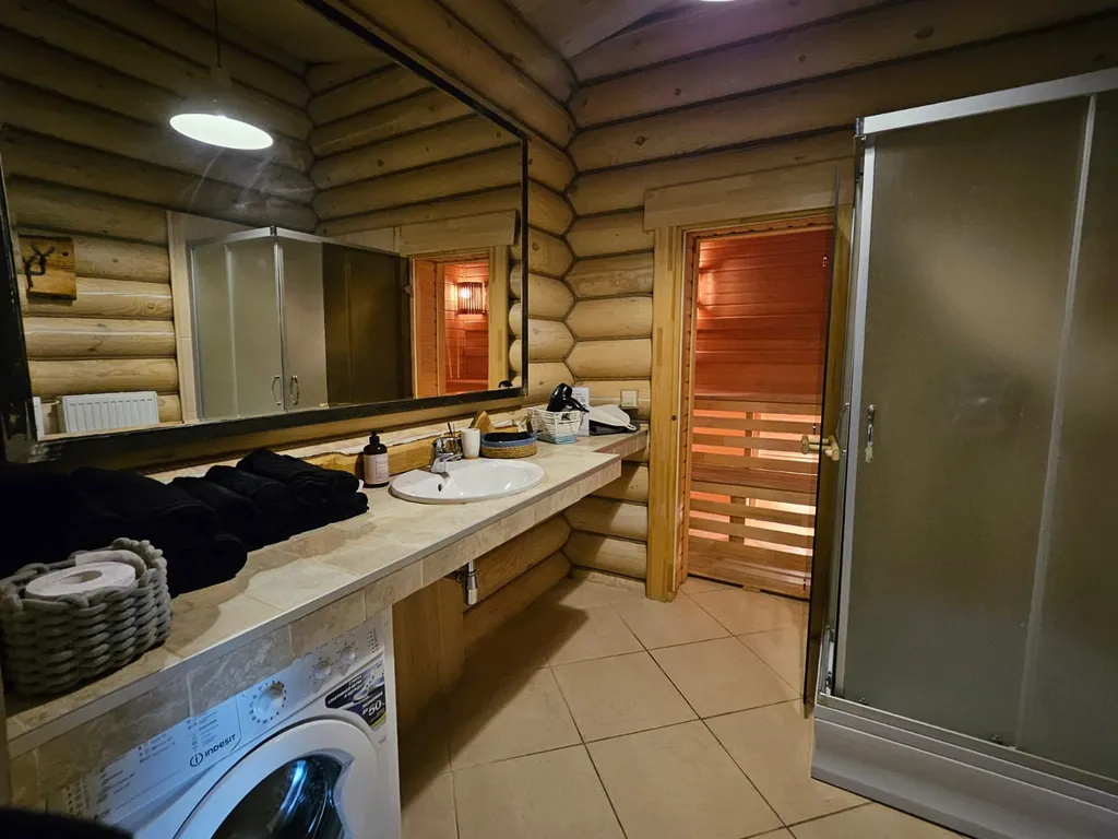 Дом рядом с лесом