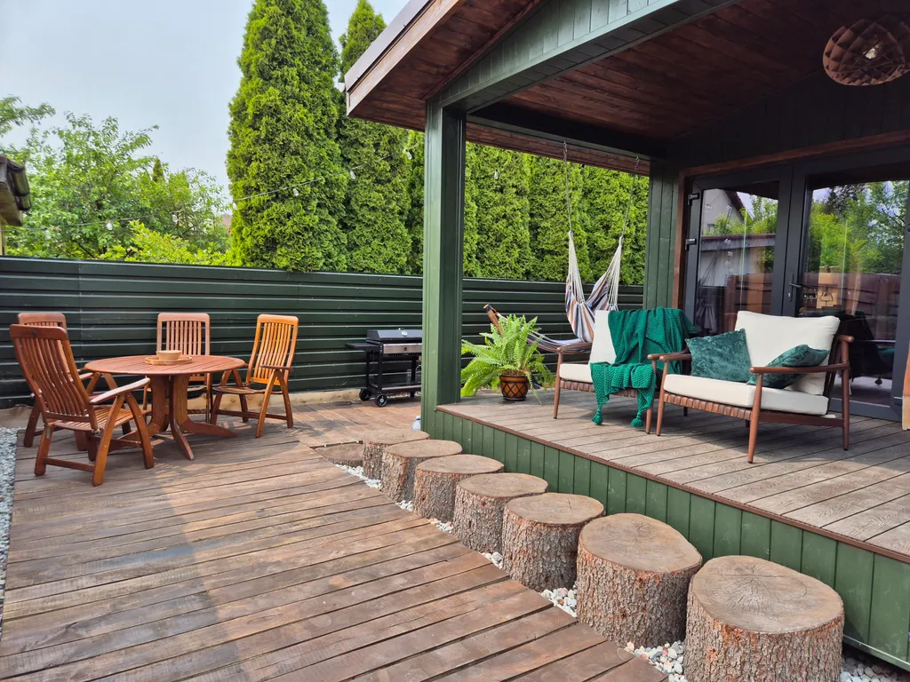 Сказочный уютный домик у моря