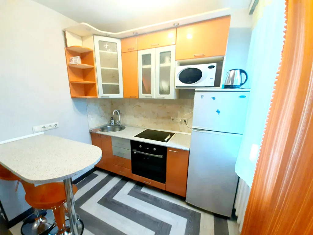 Квартира с балконом рядом с Аэропортом, 15 мин до моря и казино