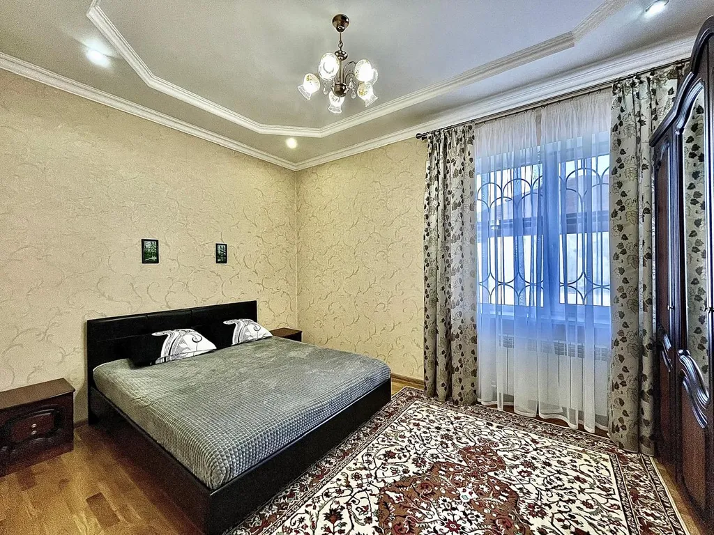 Огромный дом для большой семьи Лоза винограда