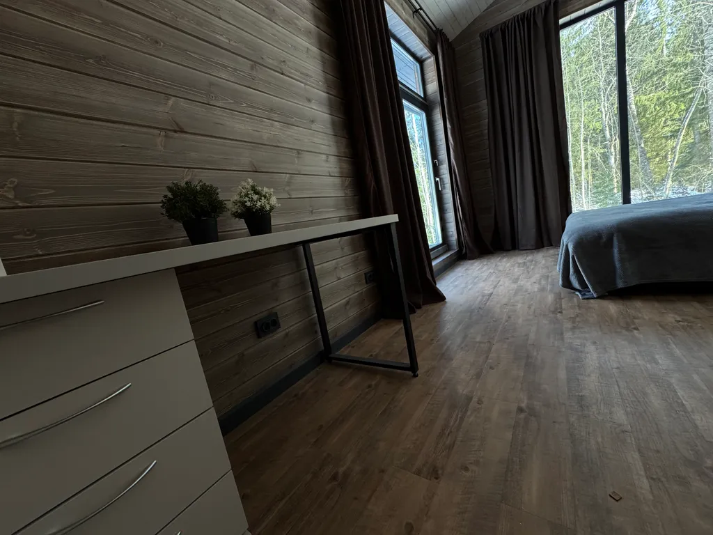 Уютный дом у озера, в 50 километрах от Петербурга, с мангалом, Wi-Fi