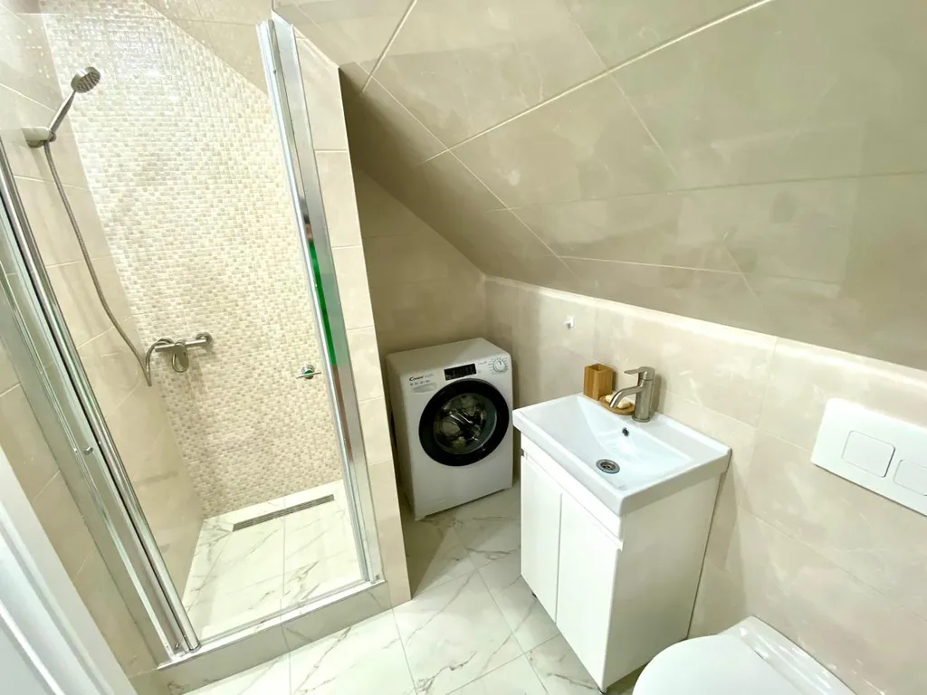 Коттедж Дом с бассейном и своей территорией — Бжид