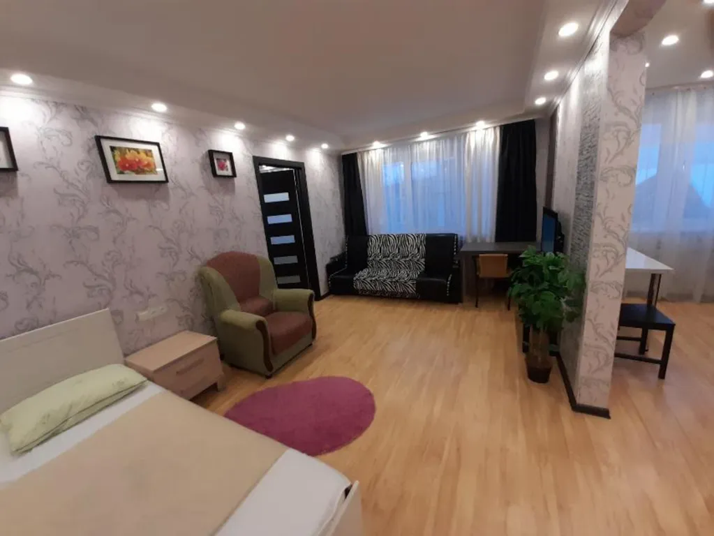 2-х комнатная квартира с хорошим ремонтом у трк окей