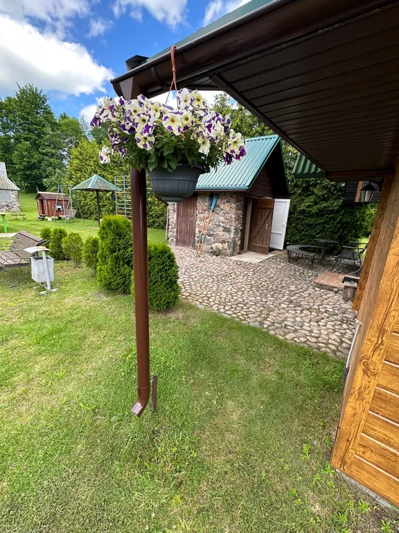 В большом доме 1/2 часть первого этажа