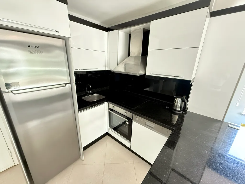 Sea View 2BD Flat 50m to the Beach