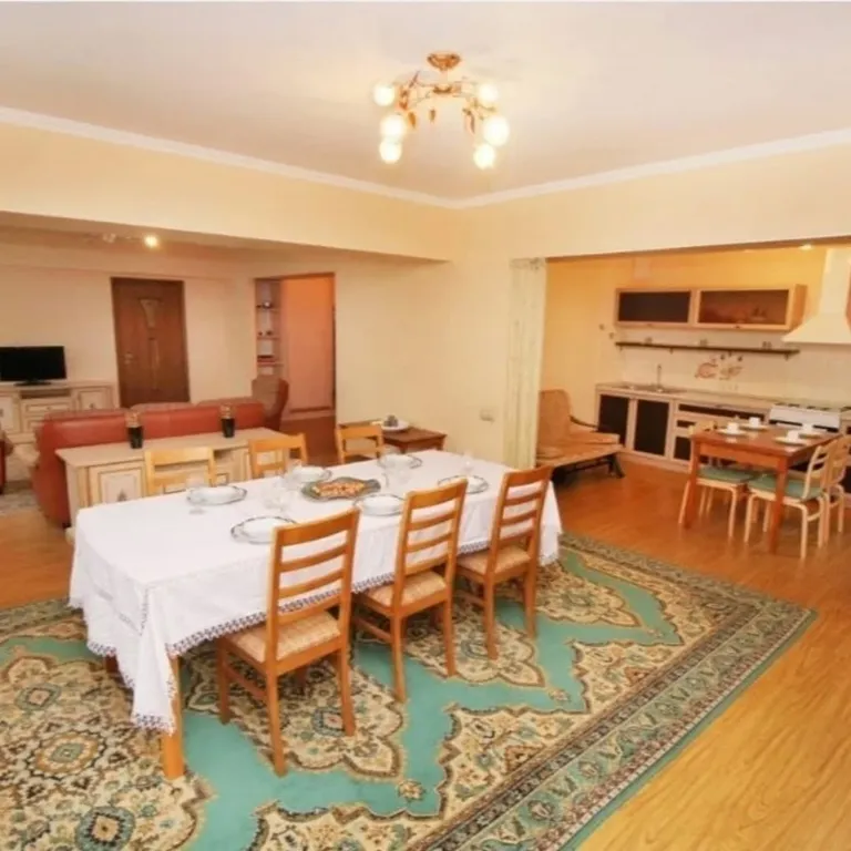 2-комнатная квартира в престижном районе Алматы "Золотой квадрат"