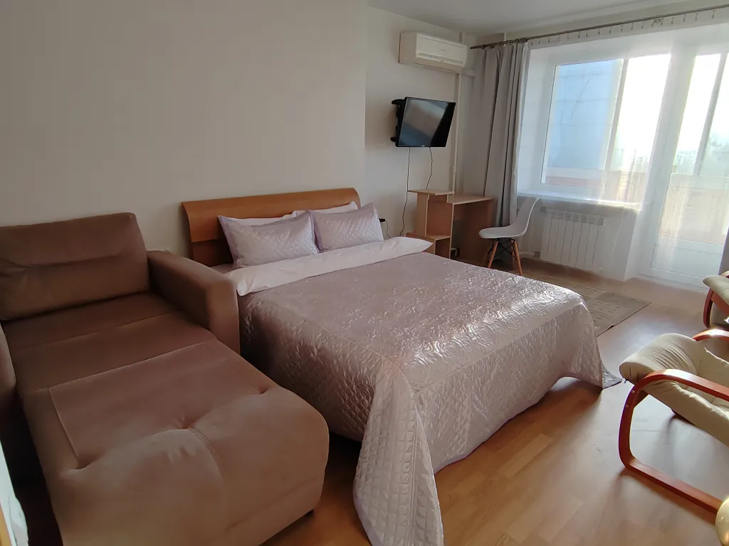 Около музея космонавтики с видом на памятник 600-летию Калуги