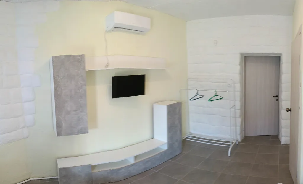 Квартира Комната с кухней в уютном гостевом доме у моря — аренда посуточно в Новосельское