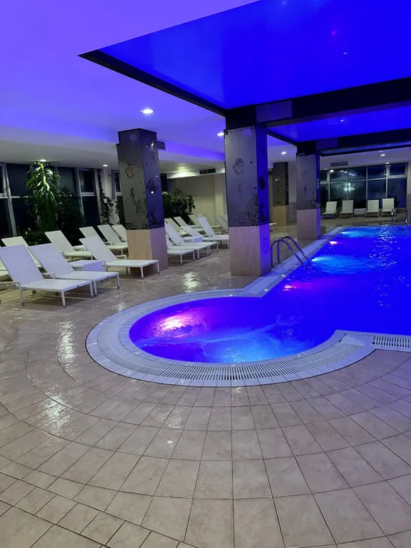 Аквамарин недалеко от моря с бассейном и банями