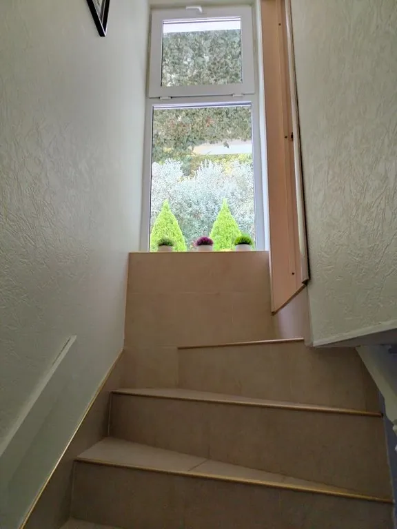 Уютный дом для большой семьи или компании в окружение сада