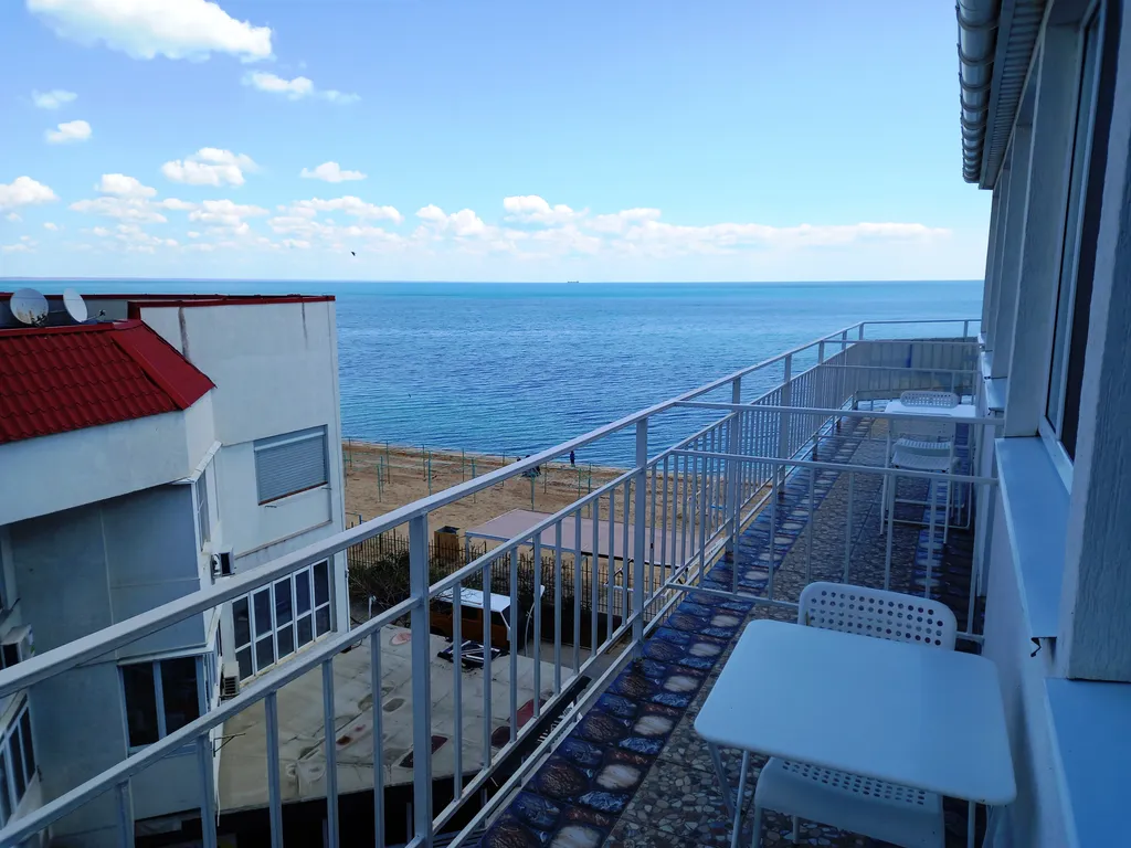 Студия с видом на море