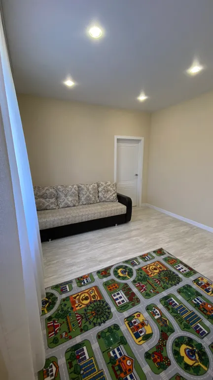 Большой новый дом в черте города