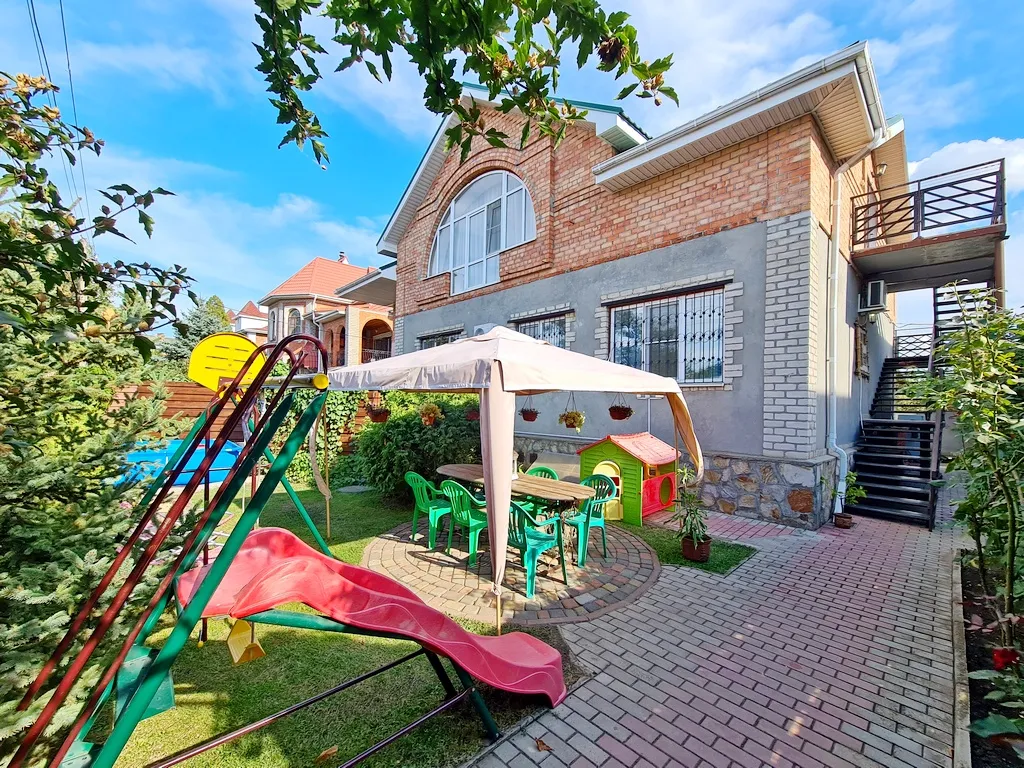 Коттедж у моря со своим двором до 11 человек, беседка, костровая чаша.