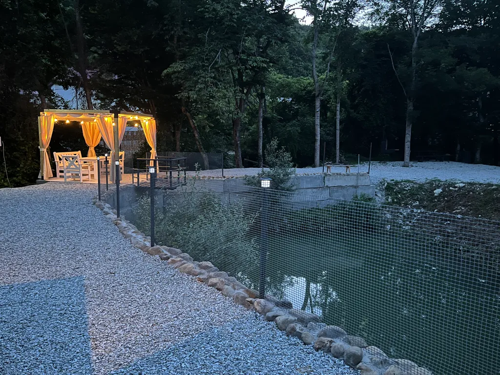 Афрейм с горячей купелью и бассейном