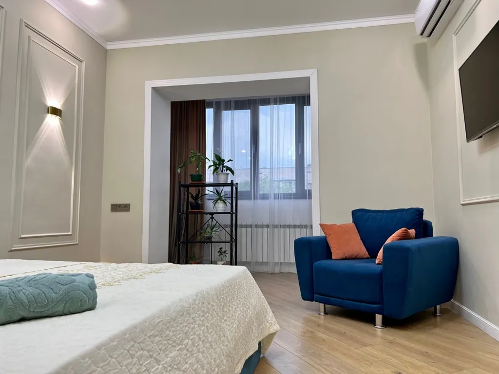 Шикарный вип с дизайнерским ремонтом в центре Алматы