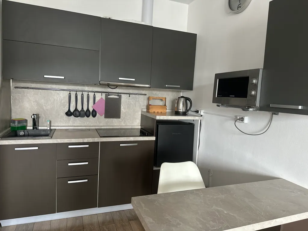 Просторная квартира рядом с ДРКБ, БСМП, военным госпиталем.