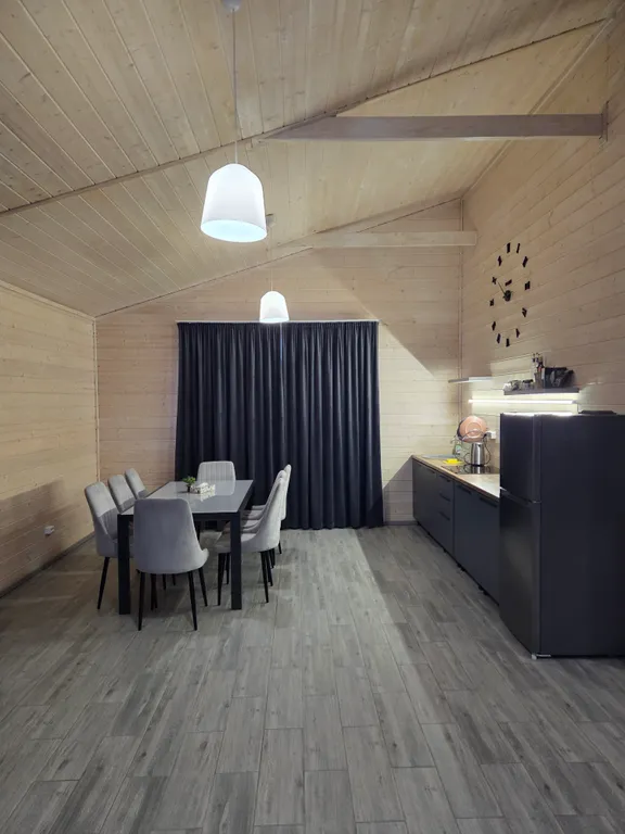 Коттедж Красивый дом у речки — Купанское