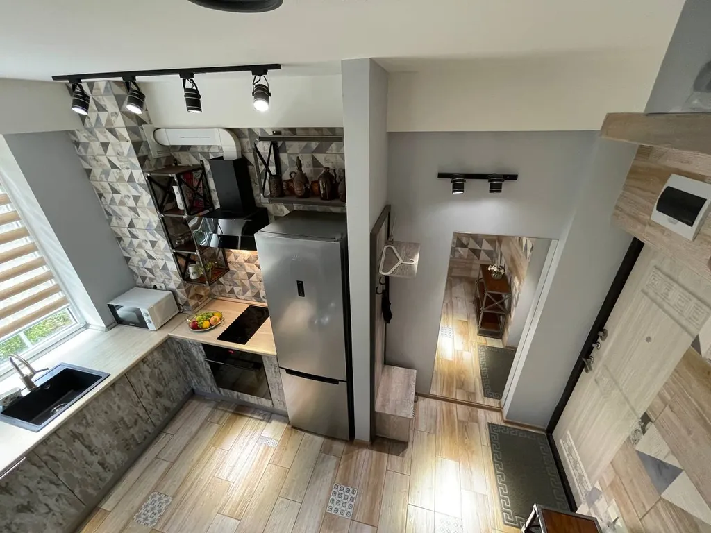 Двухуровневая квартира с дизайнерским ремонтом возле моря