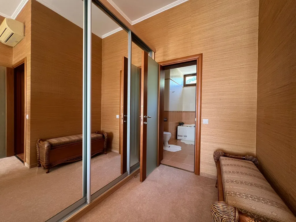 Видовые 3-комнатные апартаменты возле пляжа