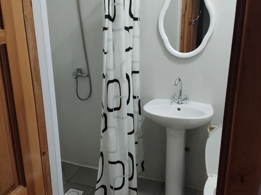 Комната с видом на озеро