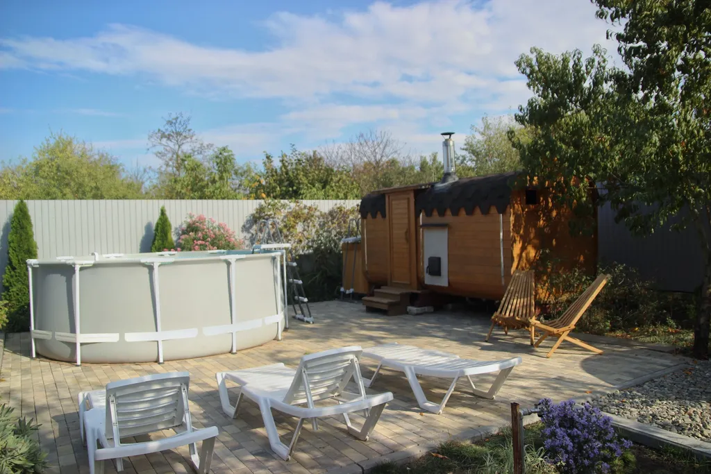 Коттедж Дом с баней, бассейном и тёплой купелью — Ленина