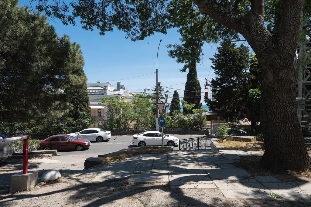 Мини-отель Imperial Joy находится на 2 этаже караоке-бара