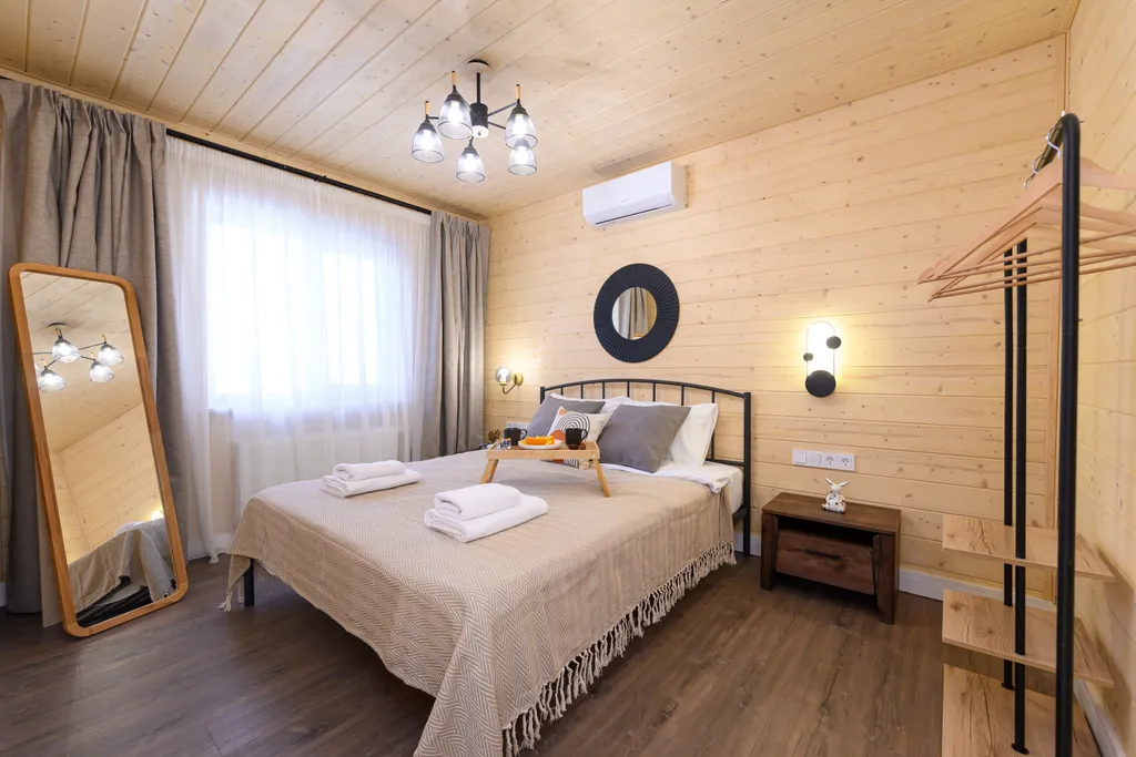 Дом с камином, баней и чаном в лесу у озера