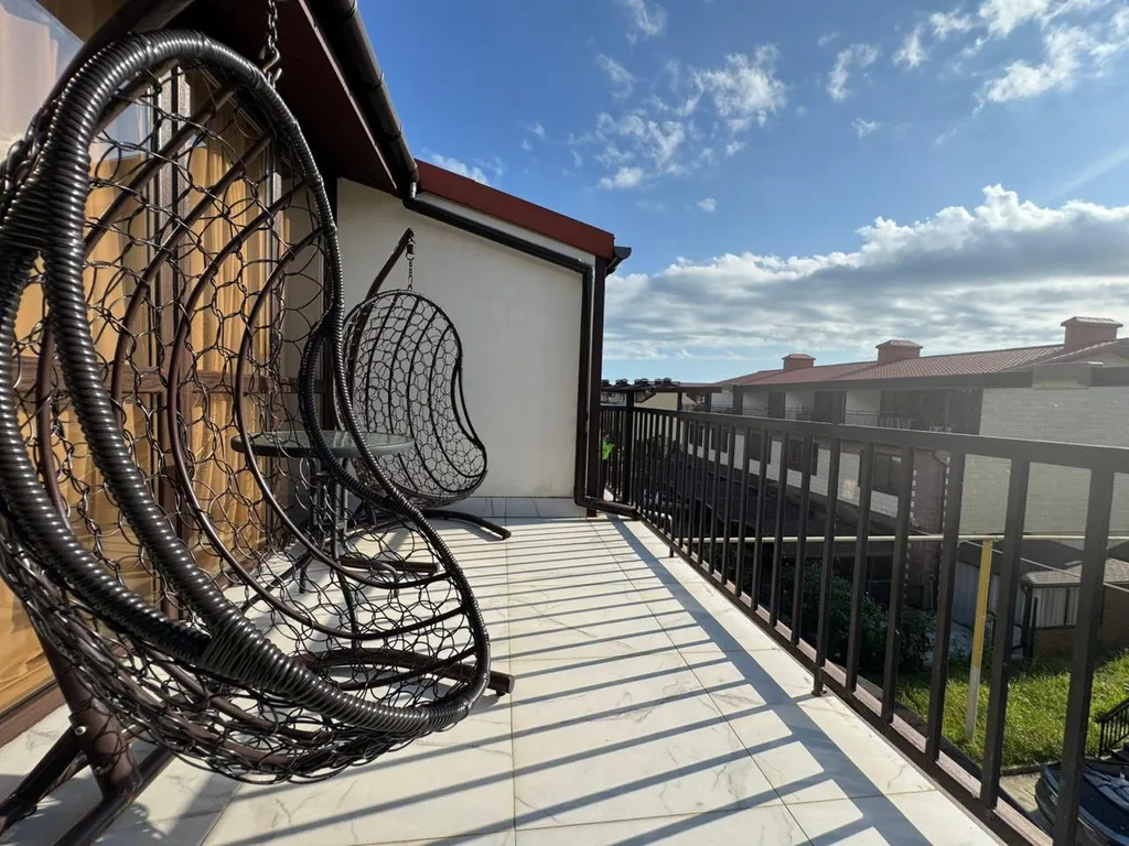 Трехэтажный таунхаус на море