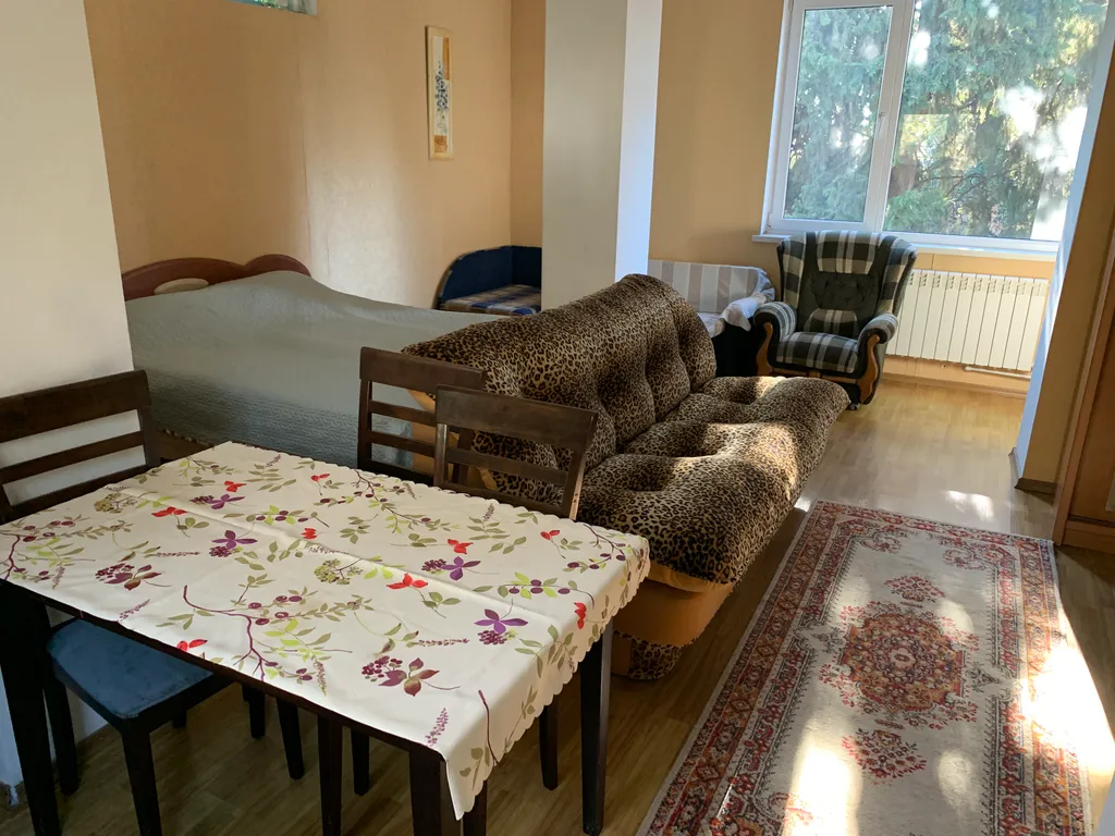 Апартаменты в самом центре Ялты у моря с парковкой бонус