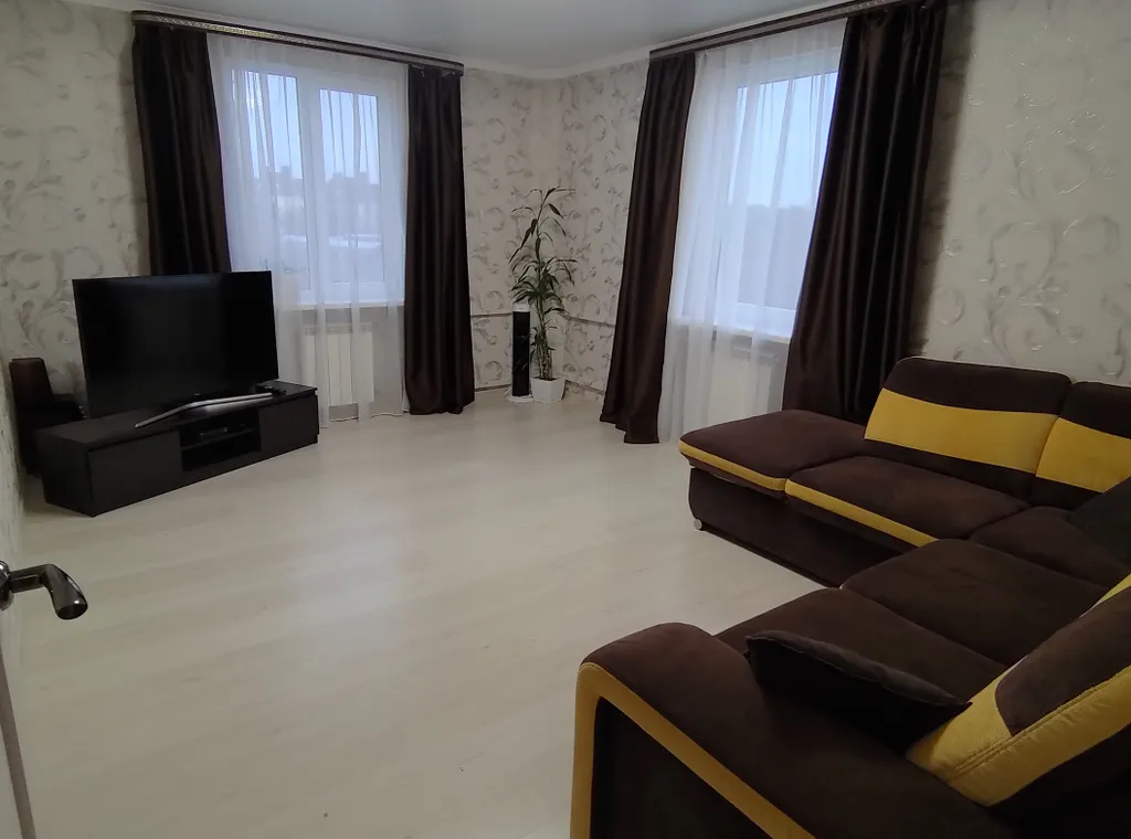 Светлая уютная трёхкомнатная квартира — аренда посуточно в Янтарный