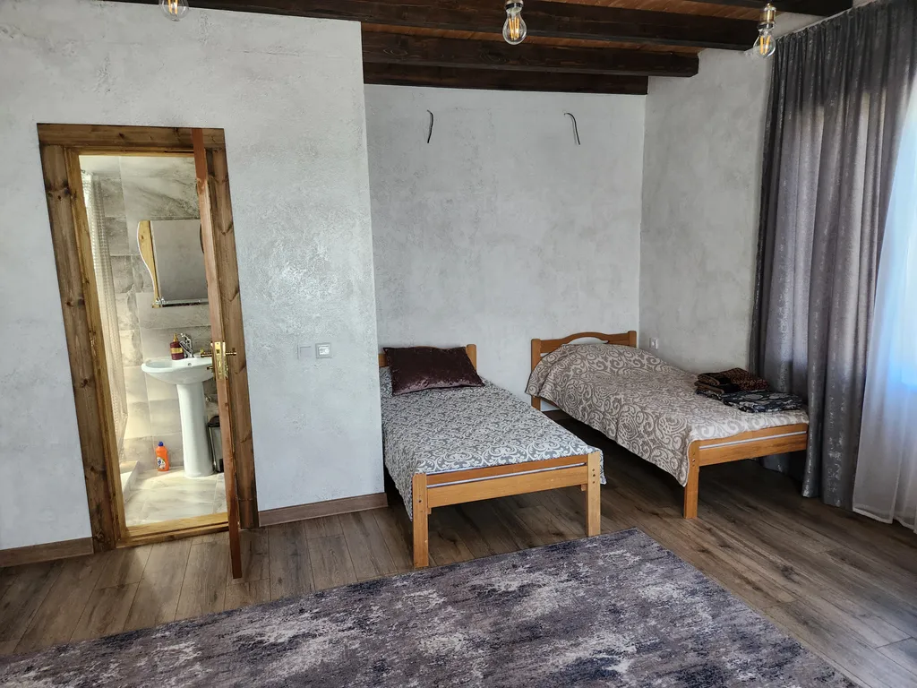 Домик на краю обрыва