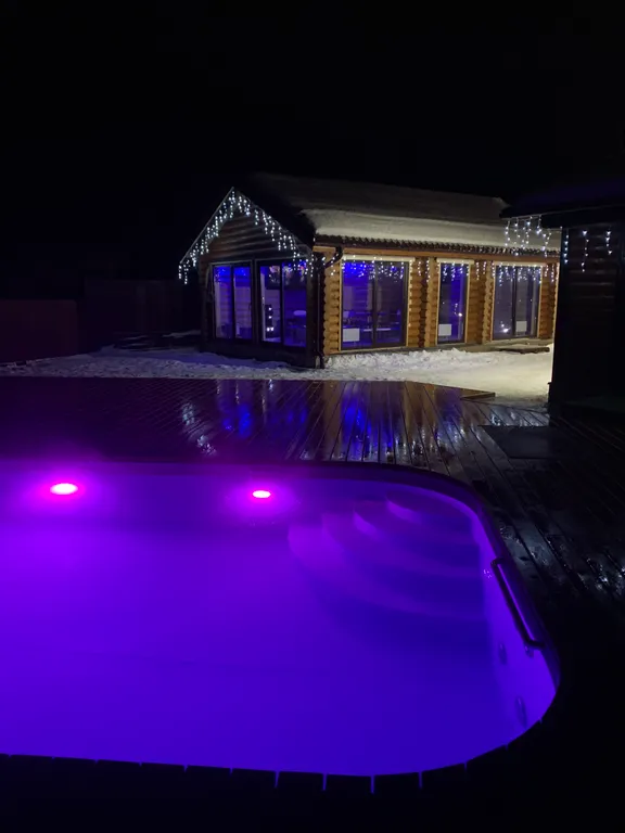 Аквамарин - гостевой комплекс с подогреваемым бассейном