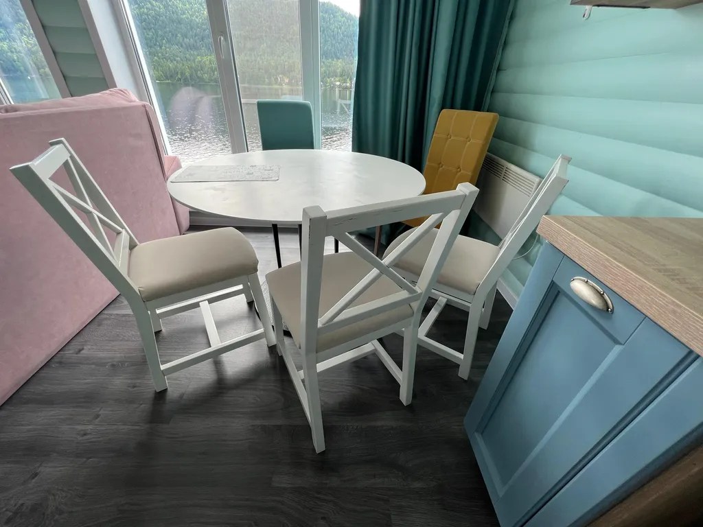 Дом америка на берегу телецкого озера