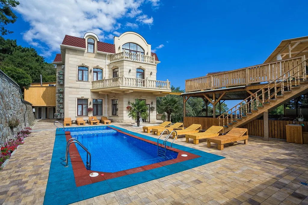 Коттедж Особняк в сосновом лесу с панорамным видом на море, горы — Восход