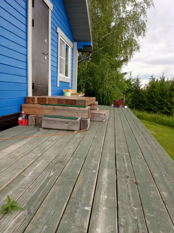 Уютный дом на краю города