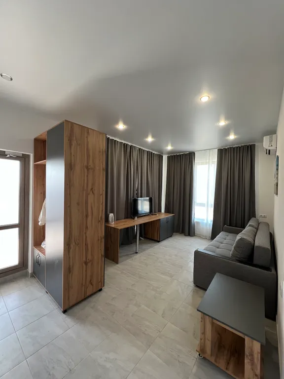 Дом с бассейном и с видом на море и горы