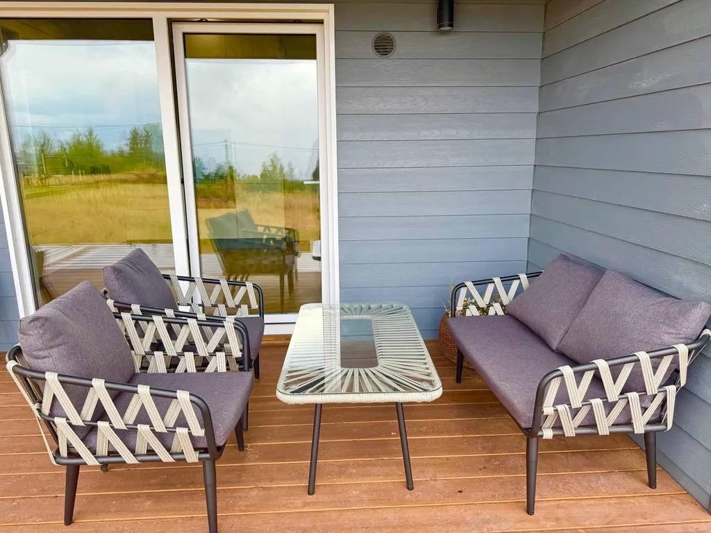 Загородный дом с большой террасой, кострищем и финской сауной