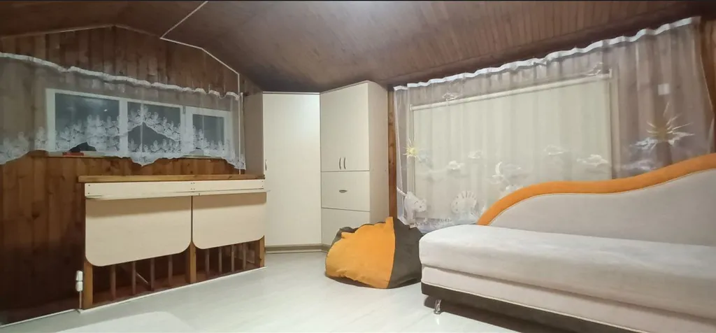 Светлая дача с большими окнами