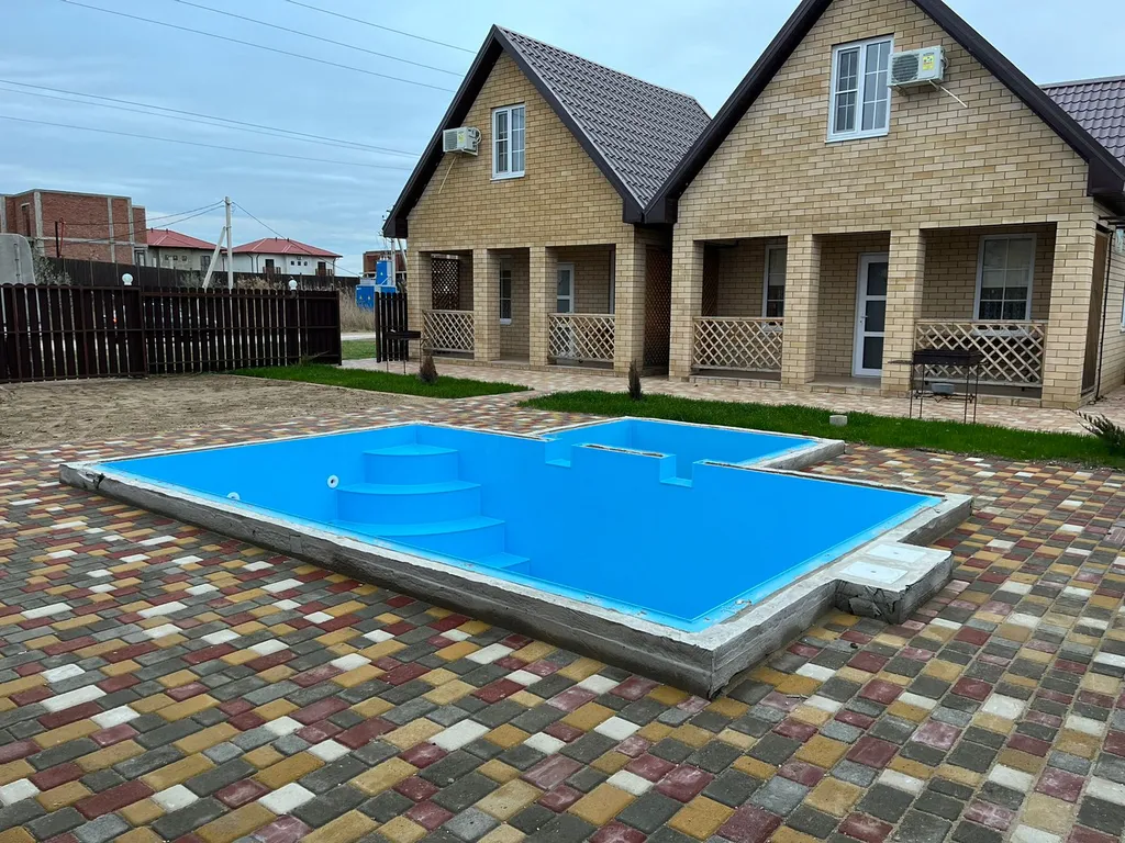 Коттедж с бассейном Азовочка