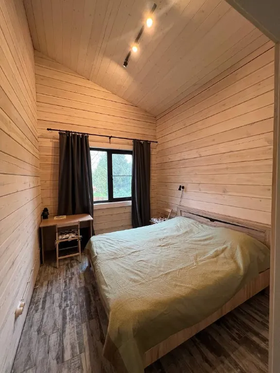 Сказочное шале в лесу