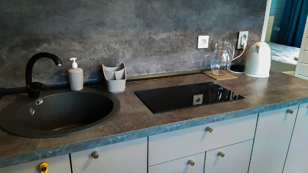 Домик на берегу реки