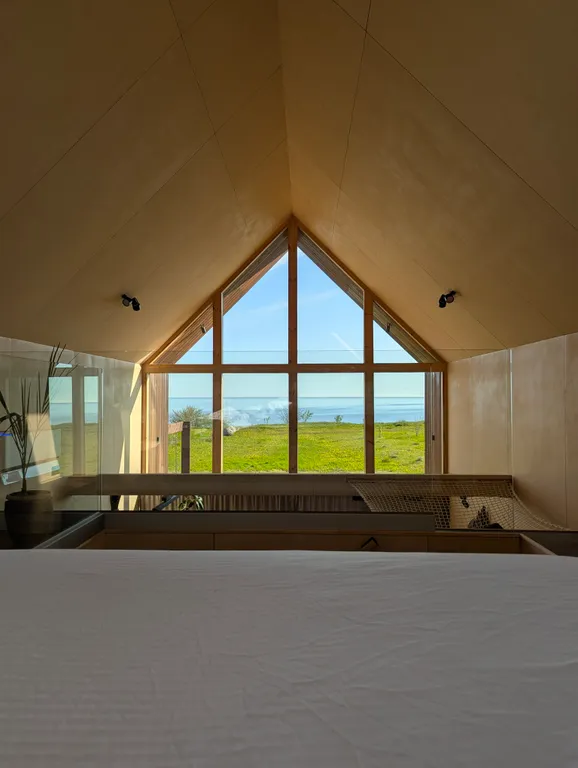 Дом с баней и горячей купелью на озере