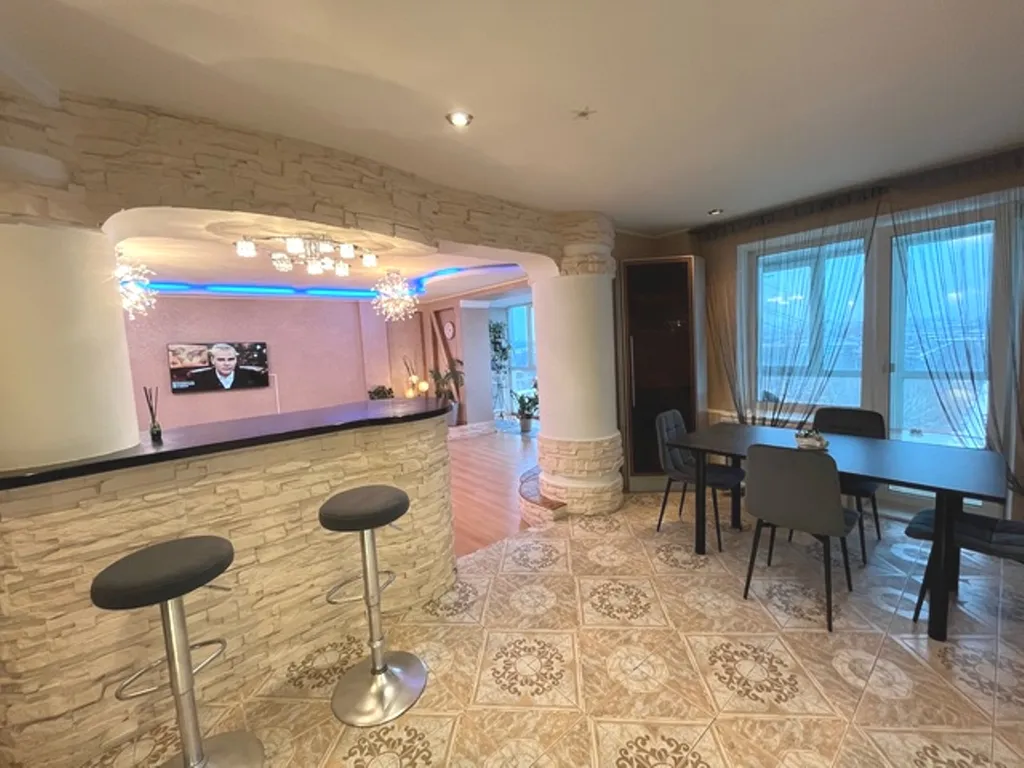 Шикарная трёшка около ТРК Алмаз