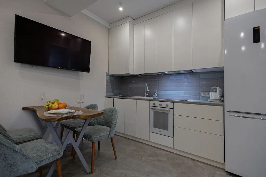 Двухкомнатные апартаменты с балконом рядом с морем